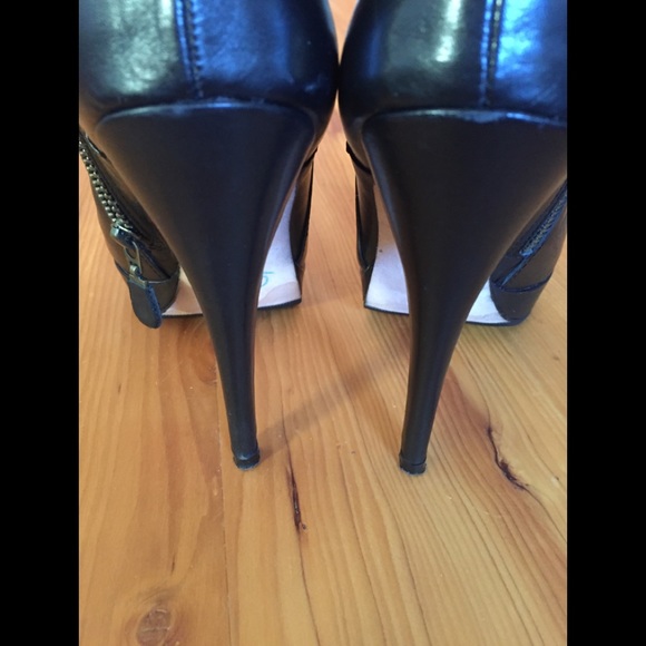 Charles David High Quality Leather Platform Boots - Picture 9 of 11